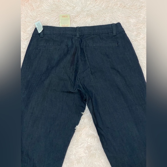 St. John's Bay Women’s Mid Rise Capri Rinse Color Size 4 NWT - Picture 3 of 16